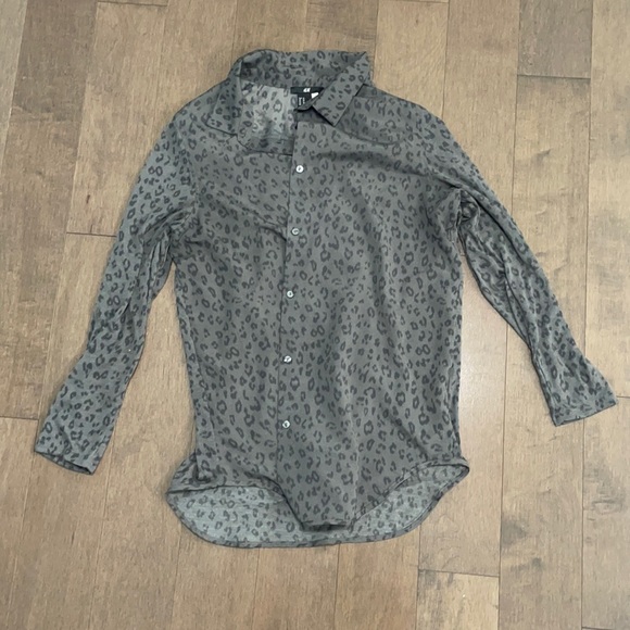 H&M button up shirt - Picture 1 of 4